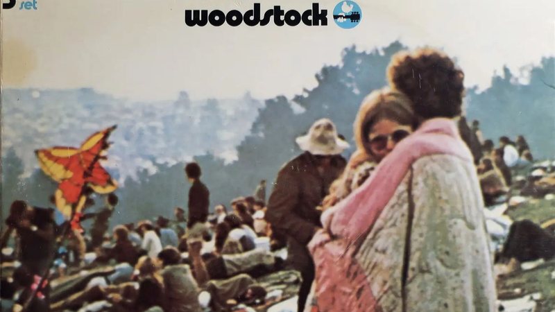 Bobbi Ercoline na capa do disco do Woodstock (Foto original: Burk Uzzle)