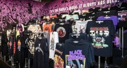 Camisetas de Stephen Knowles são parte da exposição Home of Metal, que celebra os 50 anos do Black Sabbath (Foto: Divulgação)