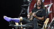 Dave Grohl no trono em show (Foto: Nick Wass/ AP)