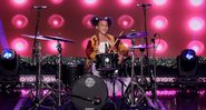 Nandi Bushell toca bateria no programa de Ellen Degeneres (Foto: Reprodução / YouTube)