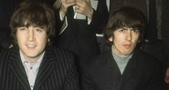 John Lennon e George Harrison em 1965 (Foto: AP Images)