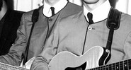 George Harrison com a guitarra Maton Mastersound, usada por ele em 1963 - Reprodução/Julien's Auction