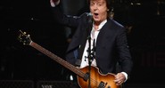 Paul McCartney durante show em Nova York, em outubro de 2015 - Gary Wiepert/AP