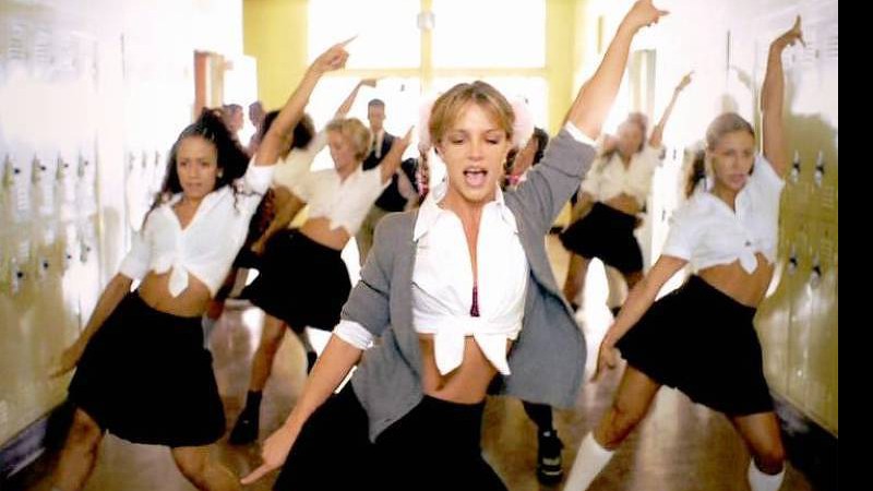 Britney Spears no clipe Baby One More Time (Foto: Reprodução / YouTube)