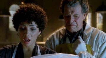 Jasika Nicole e John Noble (foto: reprodução)