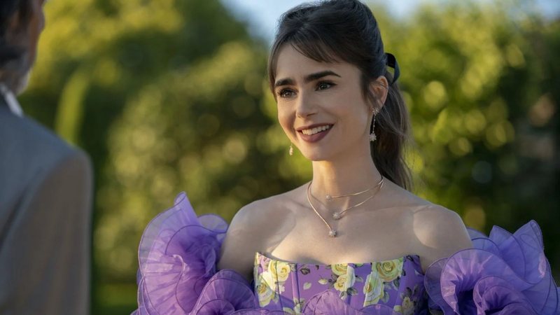 Lily Collins em Emily In Paris (Foto: Reprodução / Netflix)