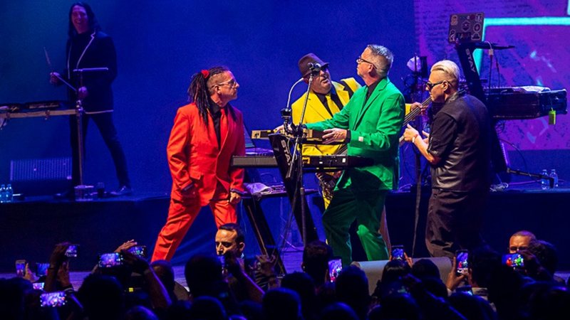 Integrantes da Information Society em show (Foto: Divulgação)