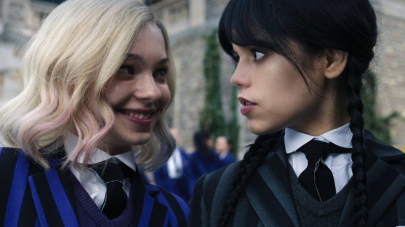 Emma Myers e Jenna Ortega em Wandinha (Foto: Divulgação/ Netflix)