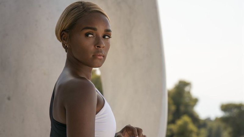 Janelle Monáe como Andi em Glass Onion: Um Mistério Knives Out (Foto: Reprodução/Netflix)