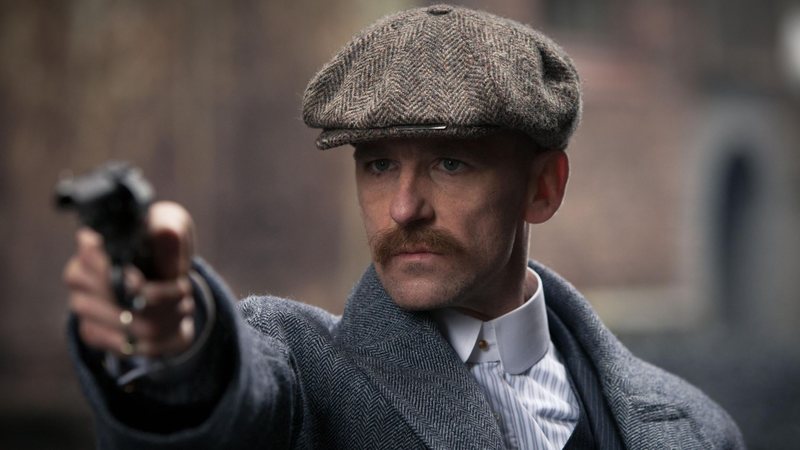 Paul Anderson como Arthur Shelby em Peaky Blinders (Foto: Divulgação)