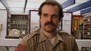 David Harbour em Stranger Things (Foto: Divulgação/ Netflix)