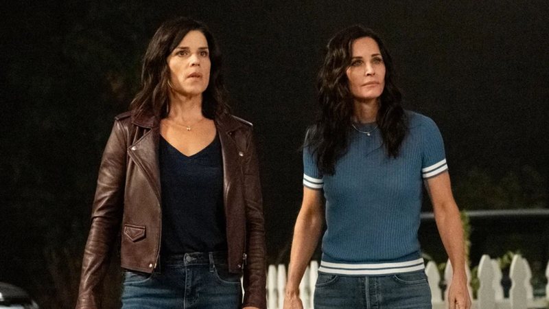 Neve Campbell e Courteney Cox em Pânico 5 (Foto: Divulgação)