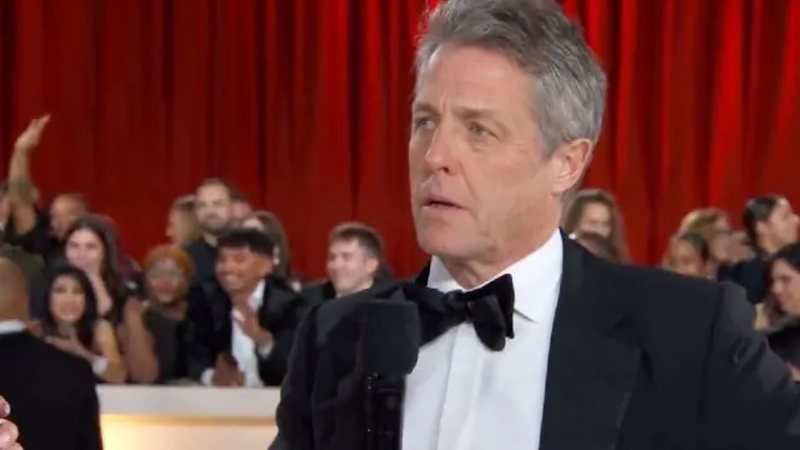 Hugh Grant  no Oscar 2023 (Foto: Reprodução)