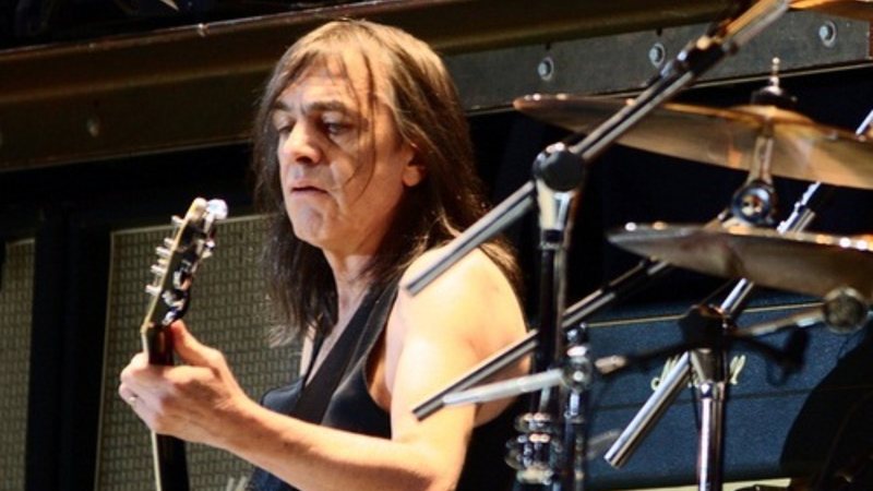 Malcolm Young durante show (Foto: Divulgação/ Wikimedia Commons/ Pandemonium73)