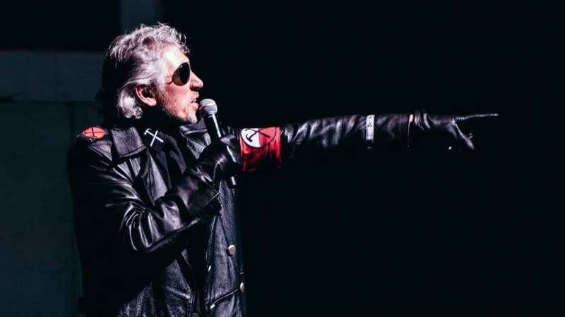 Roger Waters é Investigado Pela Polícia Alemã Por Alusão Ao Nazismo Em Figurino 6740