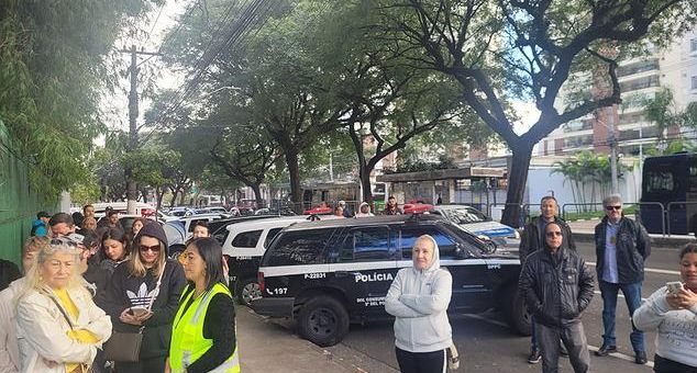 Cerca 20 viaturas foram até a fila da venda de ingresssos para o show de Taylor Swift em São Paulo (Foto: Gabriela Rangel/CBN)