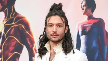 Ezra Miller faz rara aparição pública em estreia de The Flash (Foto: Phillip Faraone/Getty Images)