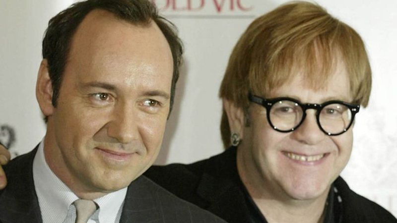 Kevin Spacey e Elton John em 2003 (Foto: Dave Hogan / Getty Images)