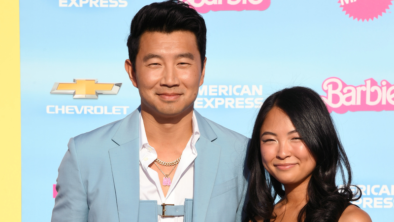 Simu Liu e Allison Hsu na estreia de 'Barbie' (Getty Images)