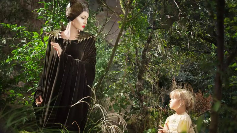 Angelina Jolie e Vivienne Jolie-Pitt em 'Malévola' (Reprodução)