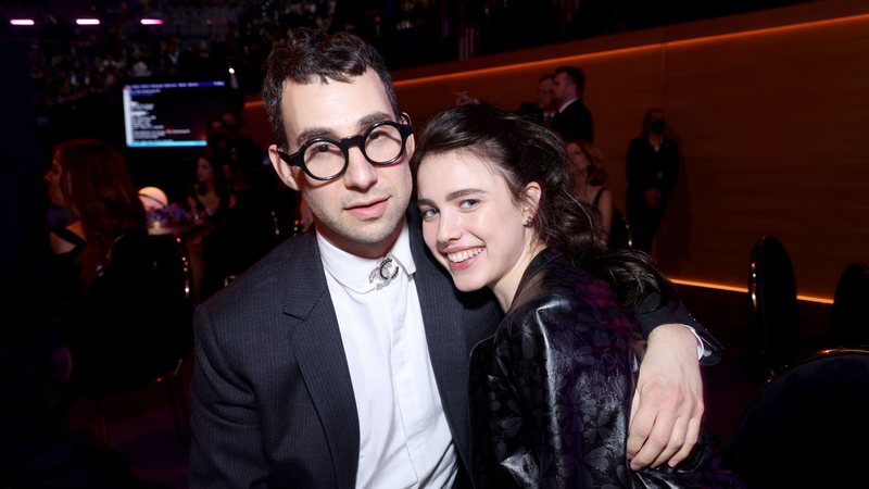 Jack Antonoff e Margaret Qualley (Emma McIntyre/Getty Images)