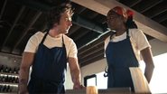 Jeremy Allen White e Ayo Edebiri na 2ª temporada de 'O Urso' (Foto: Reprodução / Hulu)