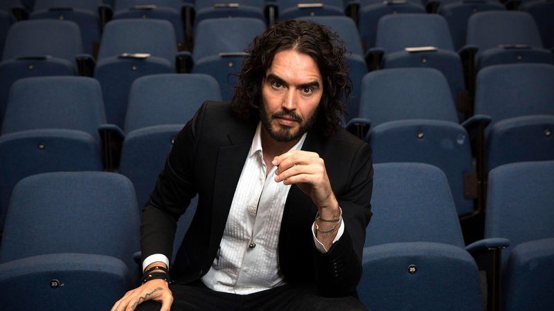 Novo depoimento contra Russel Brand soma as demais acusações de estupro e agressão sexual. (Foto: Getty Images)