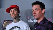 Travis Barker e DJ AM (Foto: Charley Gallay/Getty Images)