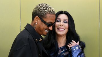 Alexander Edwards e Cher (Foto: Jon Kopaloff/Getty Images)