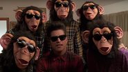 Bruno Mars em videoclipe de 'The Lazy Song' (Foto: Reprodução)