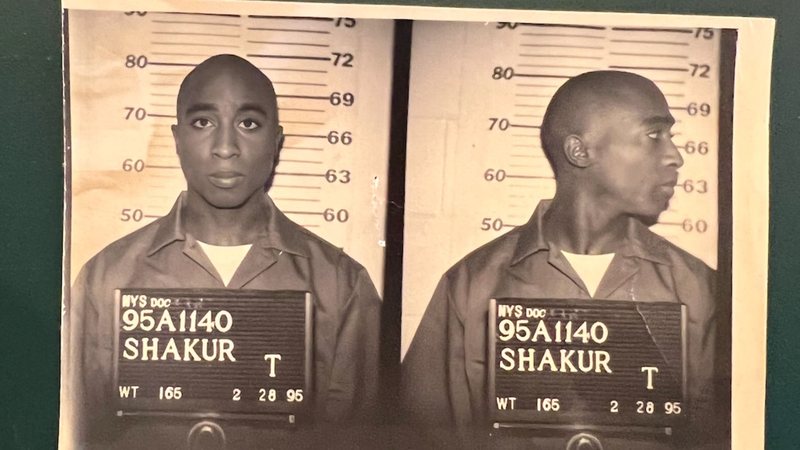 Mugshot de Tupac (Foto: Reprodução/Moments in Time)