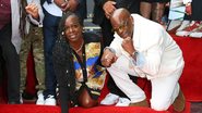 Sekyiwa 'Set' Shakur e Mopreme Shakur na inauguração da estrela de Tupac Shakur na Calçada da Fama (Foto: Leon Bennett/Getty Images)