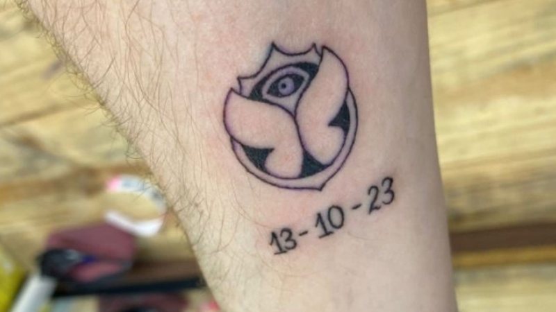 Tatuagem com data cancelada do Tomorrowland (Foto: Reprodução/Twitter)