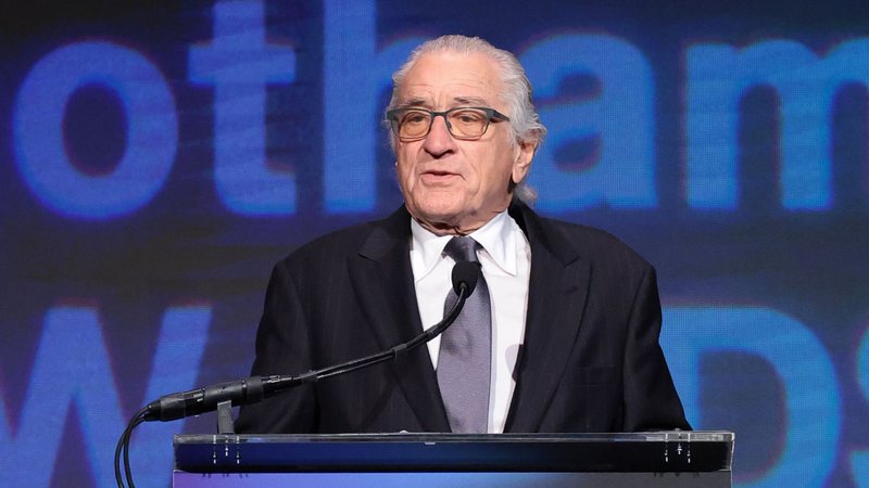 Robert De Niro discursando no Gotham Awards (Foto: Dimitrios Kambouris/Getty Images)