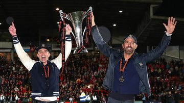 Rob McElhenney e Ryan Reynolds, donos do Wrexham Football Club (Foto: Jan Kruger/Getty Images)