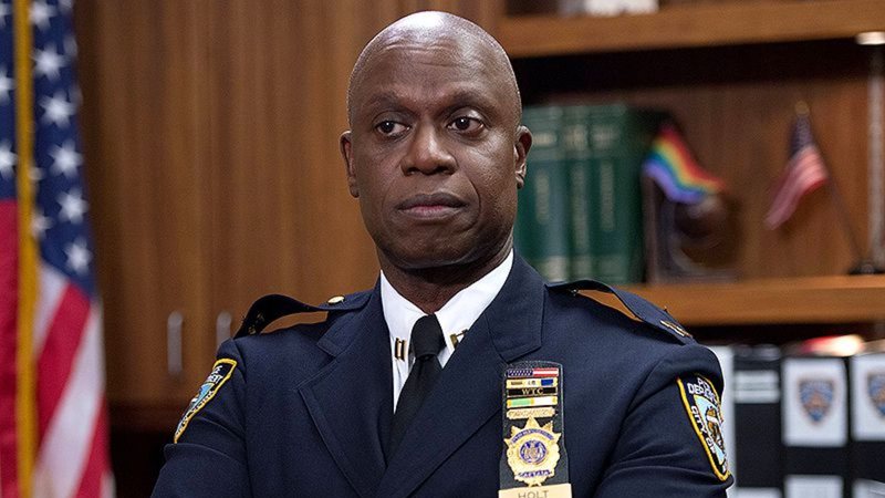 Andre Braugher como Capitão Raymond Holt em Brooklyn Nine-Nine (Foto: Divulgação)