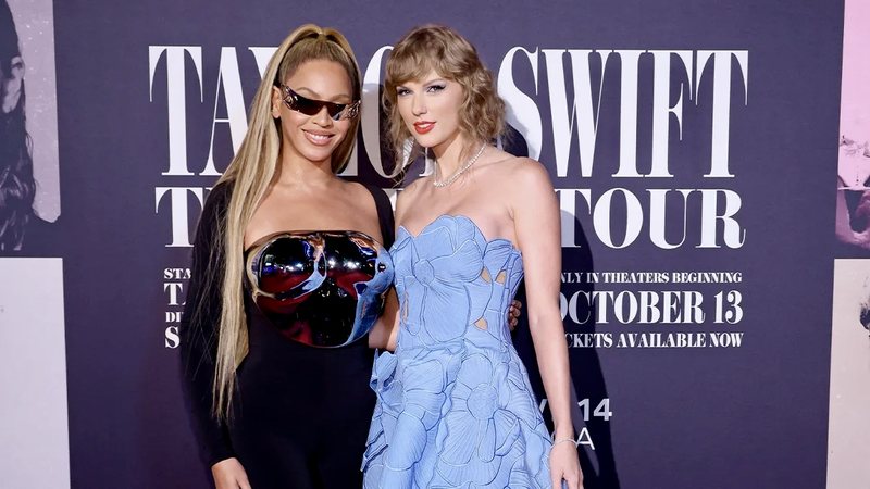 Taylor Swift em Beyoncé na première do filme The Eras Tour (Foto: Beyoncé.com)