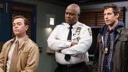 Onde assistir a Brooklyn Nine-Nine com Andre Braugher, o Capitão Holt? (Foto: Divulgação/NBC)