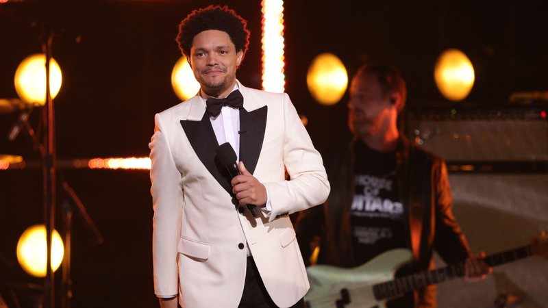 Trevor Noah no Grammy 2022 (Foto: Rich Fury/Getty Images for The Recording Academy)