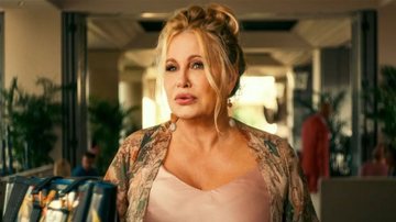 Jennifer Coolidge, de The White Lotus, é confirmada no elenco de Minecraft (Foto: Reprodução/HBO)