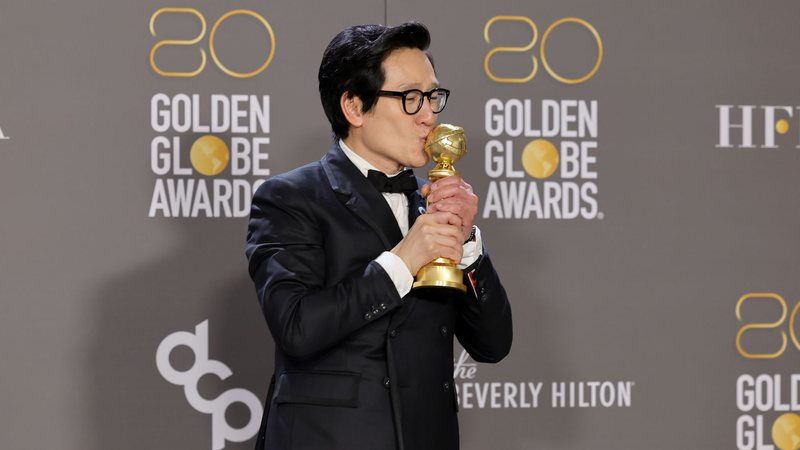 Ke Huy Quan, de Tudo em Todo o Lugar ao Mesmo Tempo, no Globo de Ouro 2023; saiba onde assistir e quem são os indicados à premiação deste ano (Foto: Amy Sussman/Getty Images)