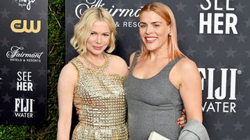 Miichelle Williams e Busy Philipps (Foto: John Sciulli/Getty Images for FIJI Water)