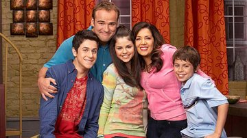 Selena Gomez reencontra elenco de Os Feiticeiros de Waverly Place, que ganhará uma sequência em breve (Foto: Divulgação/Disney Channel)