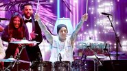 Travis Barker se apresenta no Emmy 2023 (Foto: Reprodução People)