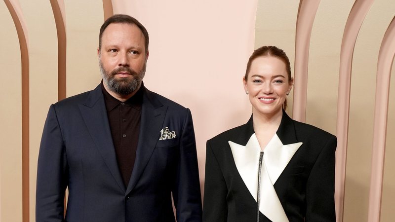 Yorgos Lanthimos e Emma Stone (Foto: JC Olivera/Getty Images)