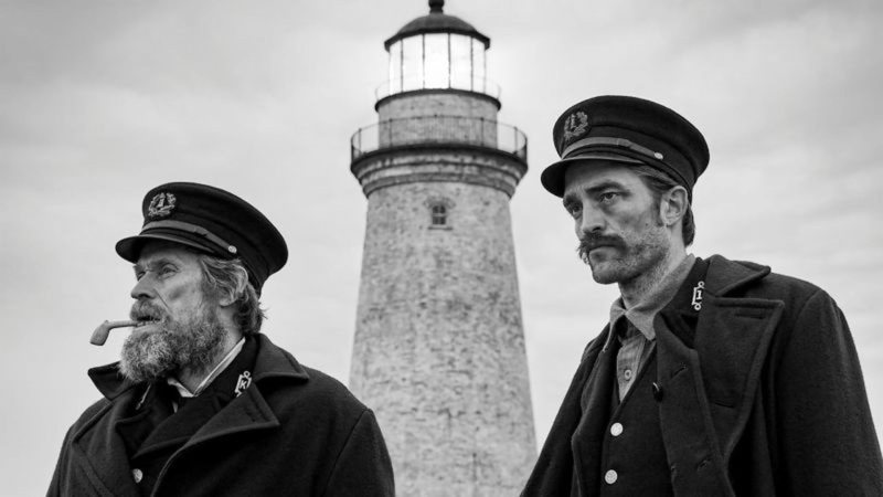 Willem Dafoe e Robert Pattinson em O Farol (Imagem: Reprodução)