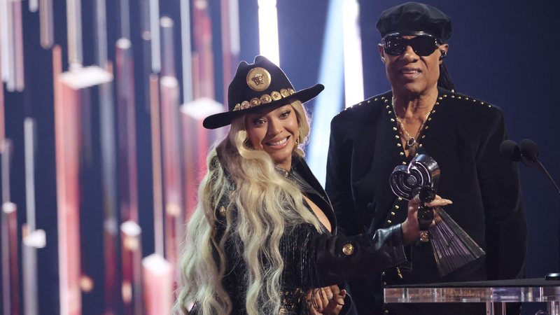 Beyoncé e Stevie Wonder (Foto: Amy Sussman/Getty Images)