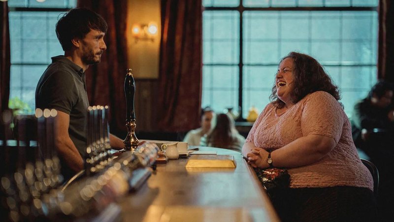 Martha em Bebê Rena, atriz acredita que a série mostra uma "história de amor inconvencional" (Foto: Divulgação/Netflix)