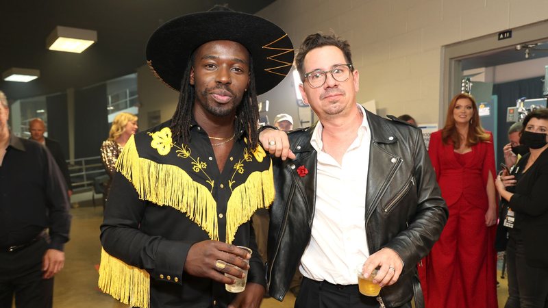 Eric Burton e Adrian Quesada, do Black Pumas (Foto: Jason Kempin/Getty Images for CMT)