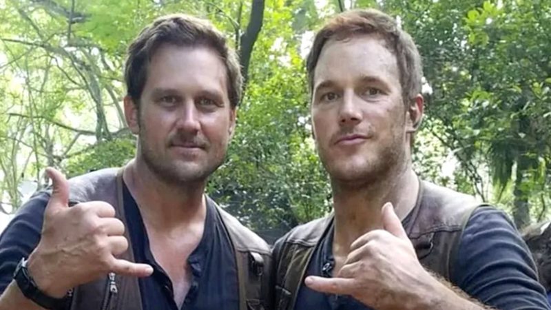 O dublê Tony McFarr ao lado de Chris Pratt (Foto: Reprodução/YouTube)